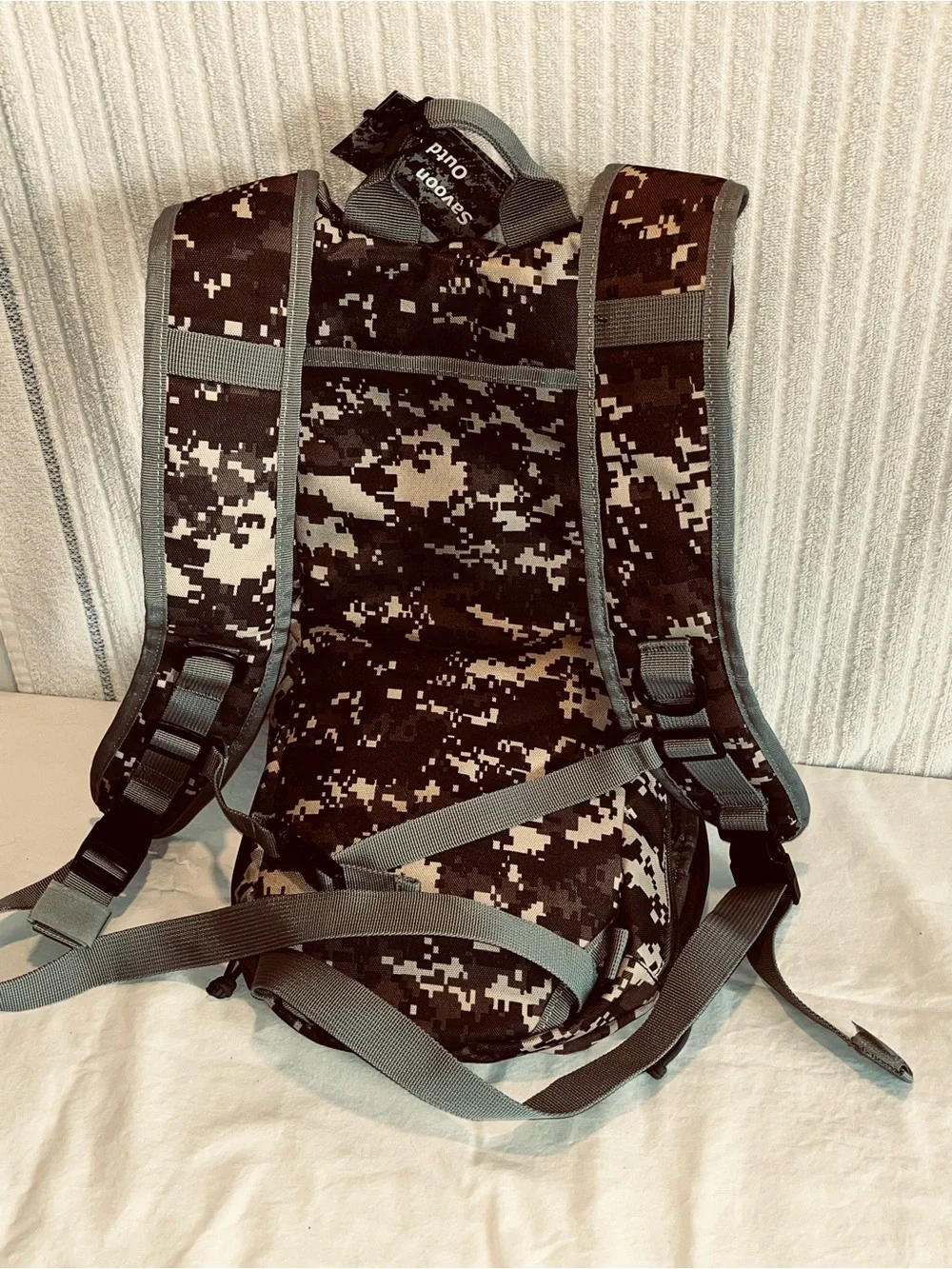 Savoon Outdoors 2L Hydration Backpack w/ Bladder NWT Digital Camo Hiking Running